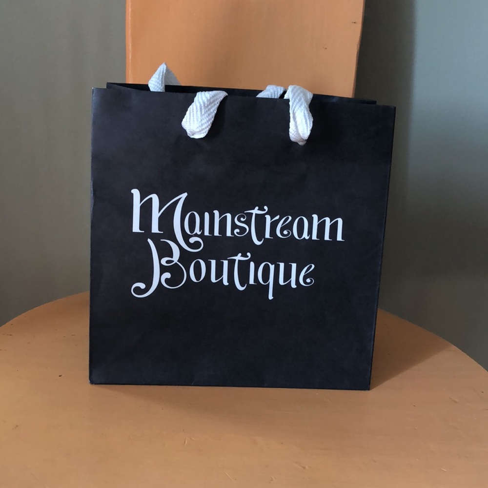 Mainstream Boutique Shopping Bag